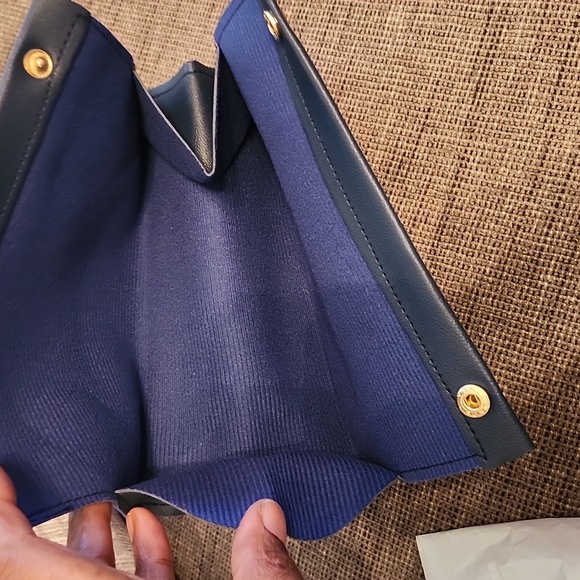 New Leather Navy/Gold H Tissue Cover - Picture 8 of 12